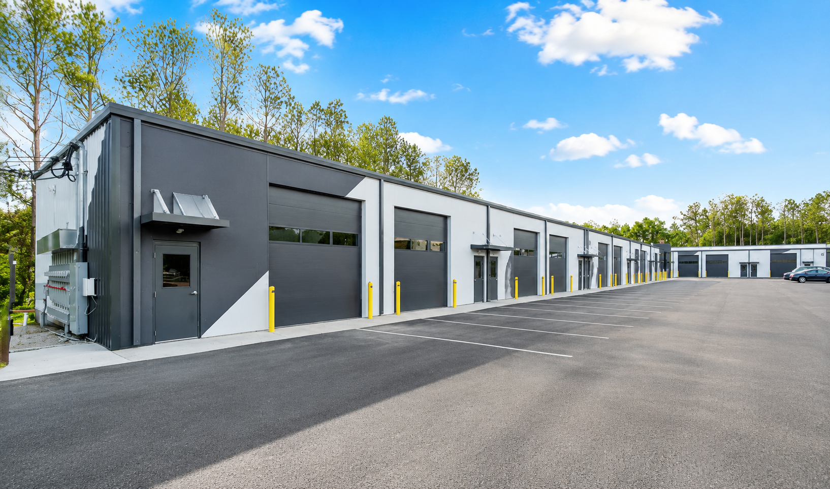 Small bay flex space with overhead doors and office frontage in Middle Tennessee