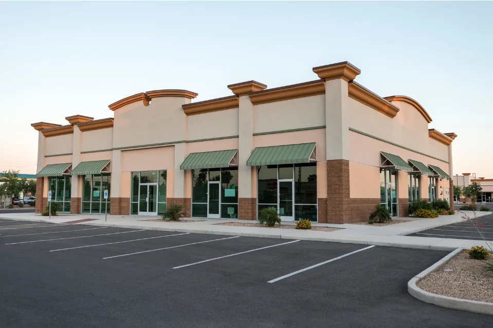 Small bay retail center with storefronts and parking in Middle Tennessee